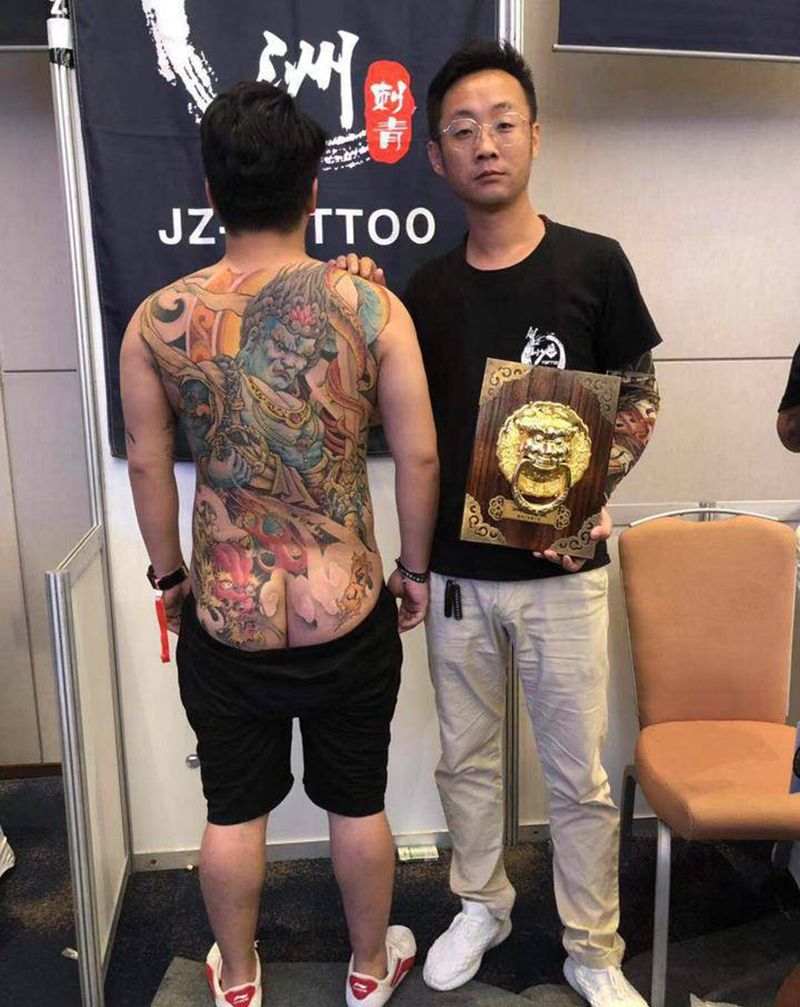 第二届山东纹身展纹身图片_背部腿部新传统水彩纹身图案