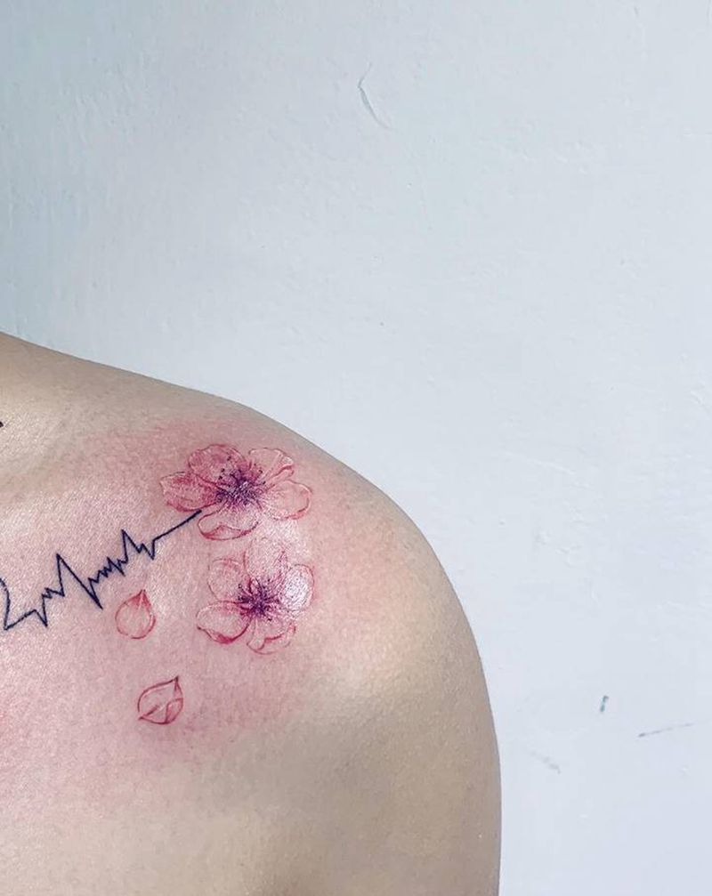 肩部花瓣添加纹身图片_肩部纹身图案