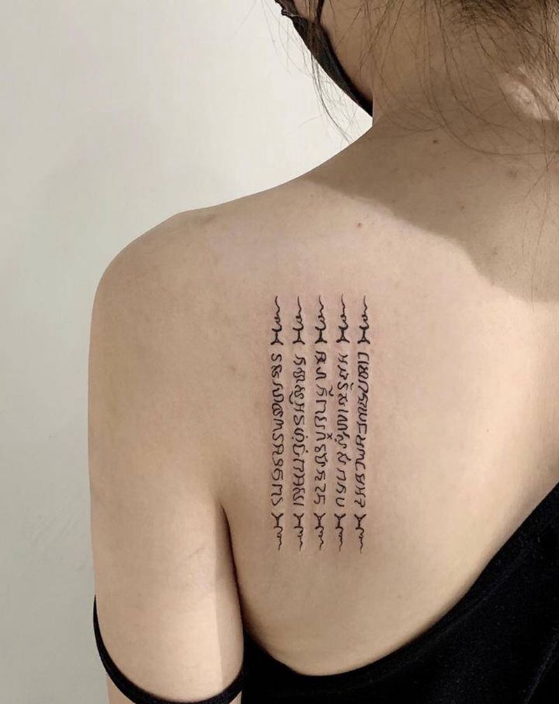 泰国五条经文纹身图片_背部纹身图案