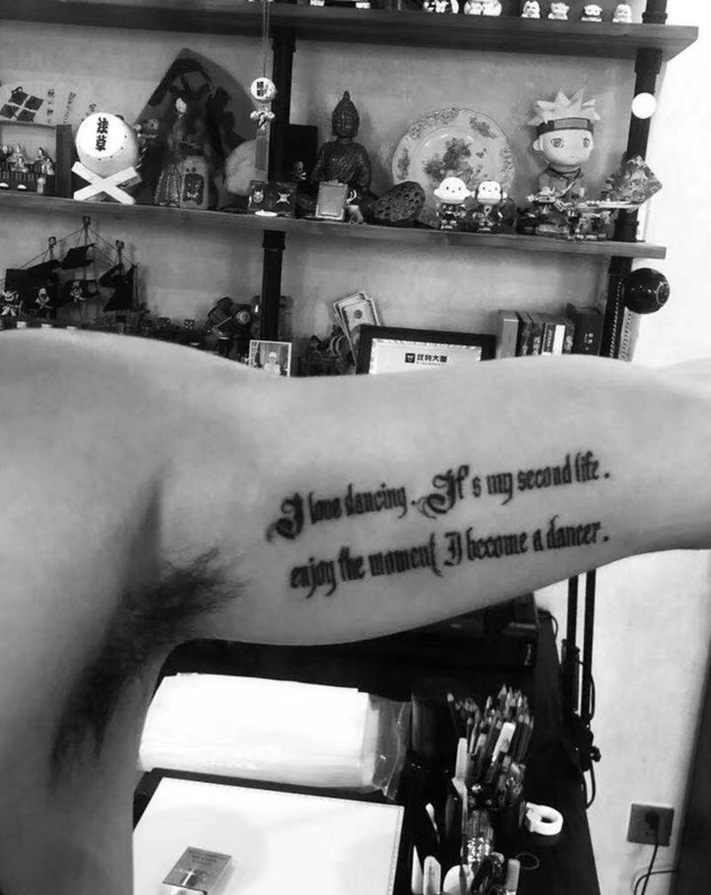 哥特纹身图片_手臂纹身图案