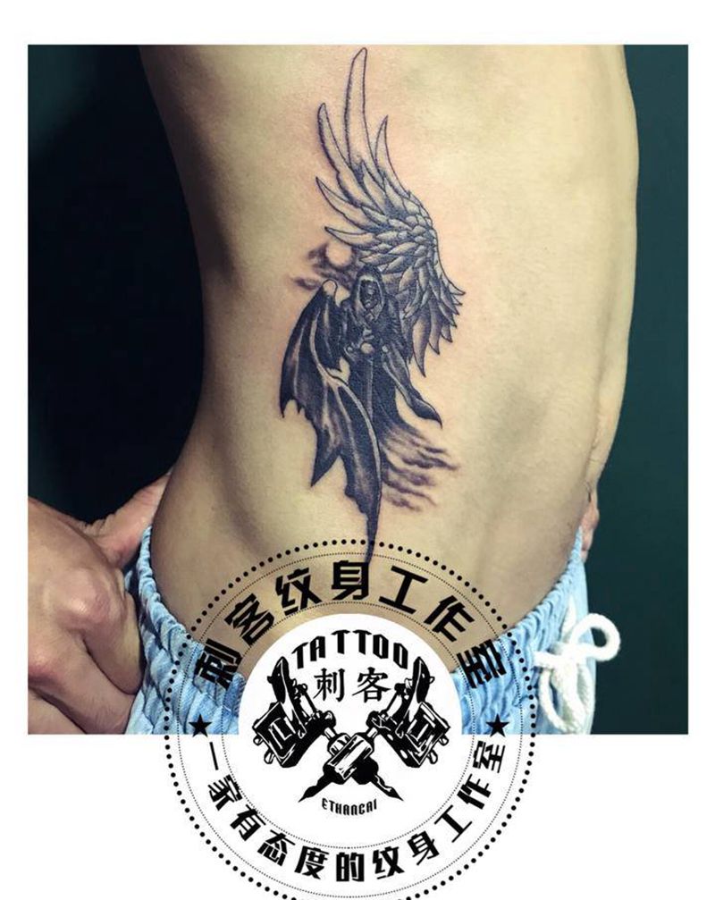 恶魔天使翅膀纹身图片_腹部纹身图案