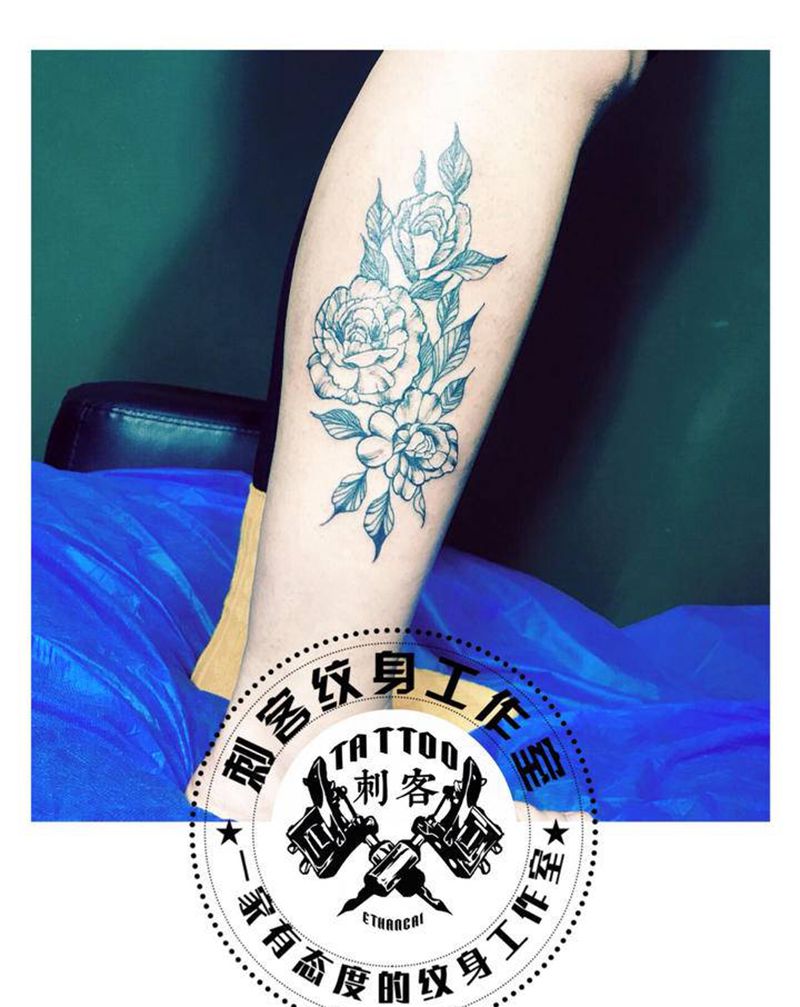 素花纹身图片_腿部纹身图案