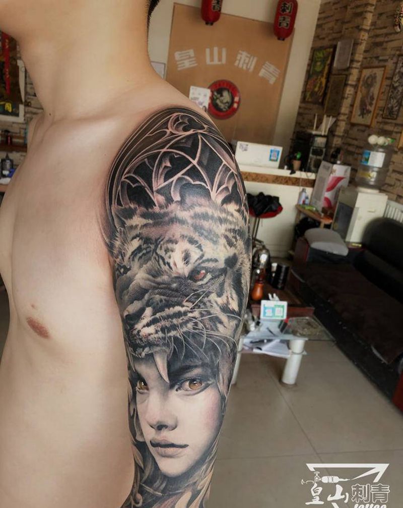 遮盖、衔接花臂纹身图片_手臂欧美写实遮盖纹身图案