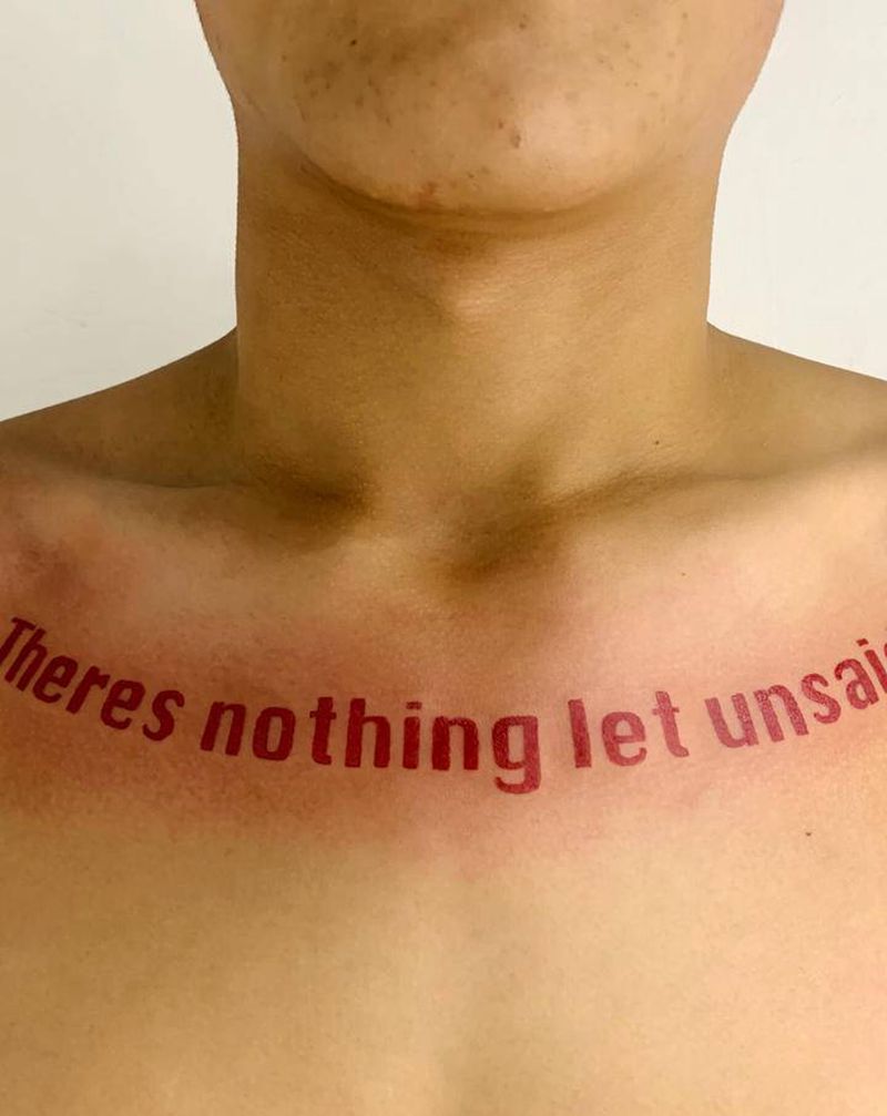 前胸英文纹身图片_胸部纹身图案
