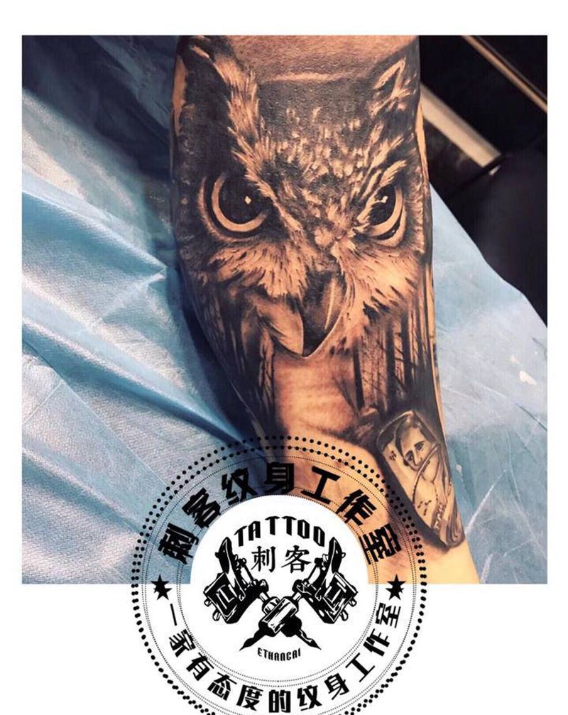 一腿猫纹身图片_脚部纹身图案