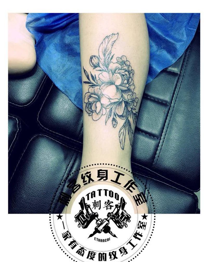 素花纹身图片_腿部纹身图案