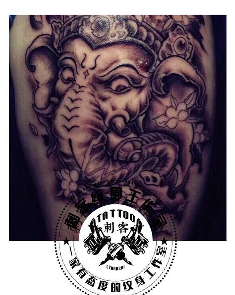 大鼻子纹身图片_腿部纹身图案