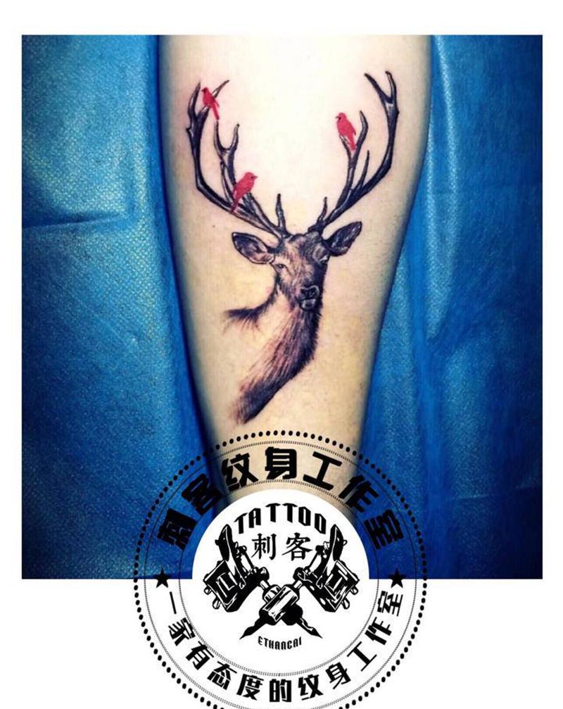 鹿纹身图片_腿部纹身图案