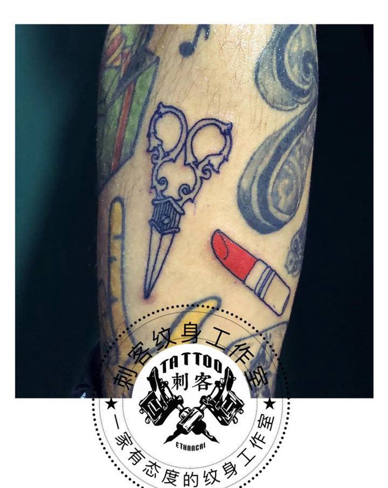 剪子纹身图片_手臂纹身图案