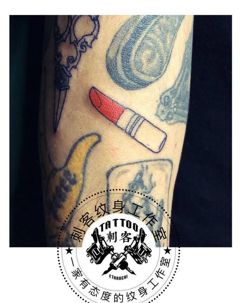 口红纹身图片_手臂纹身图案