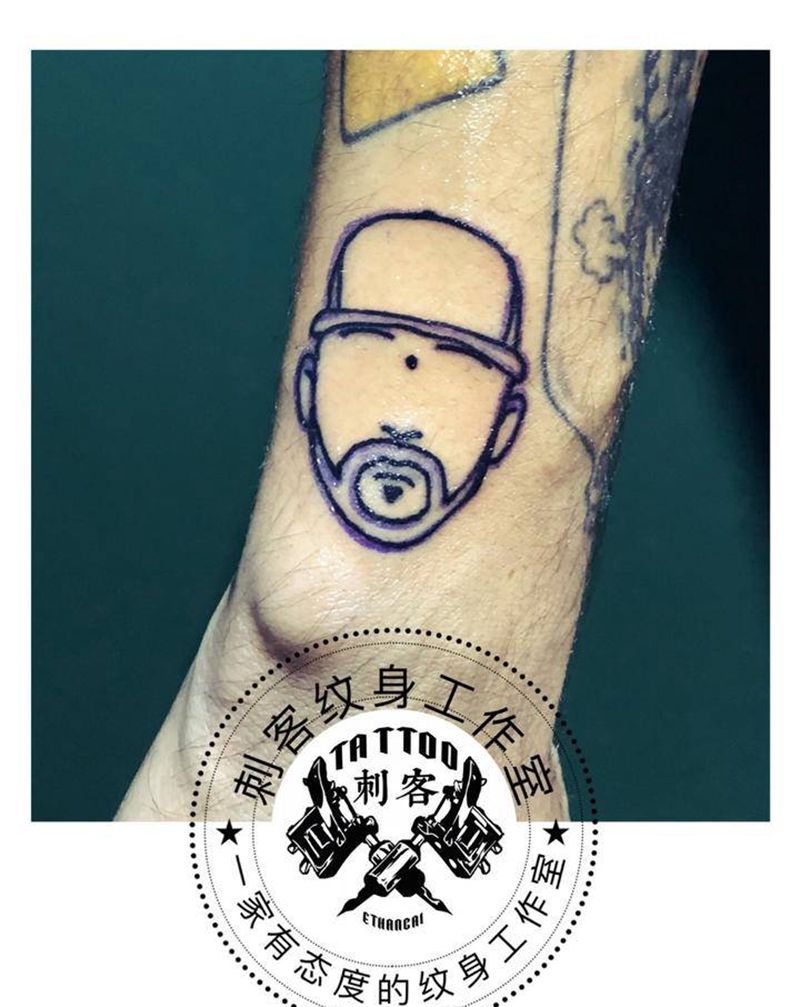 哥们自己品牌Logo纹身图片_手臂纹身图案