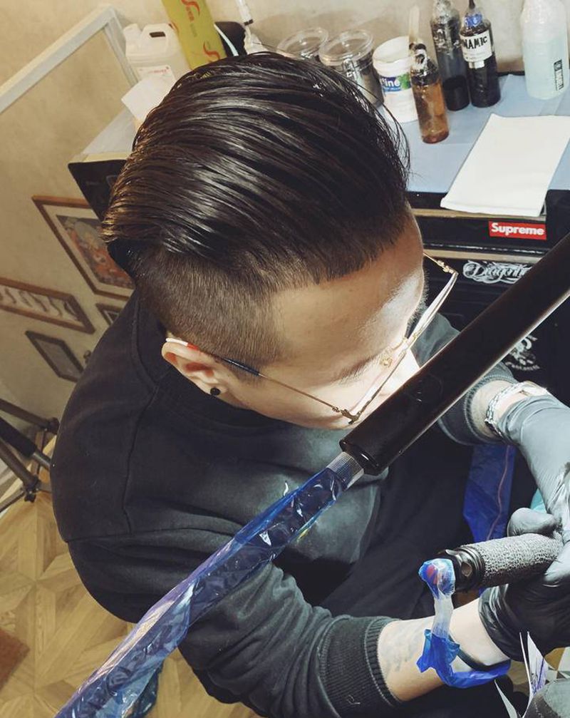 工作中纹身图片_肩部纹身图案