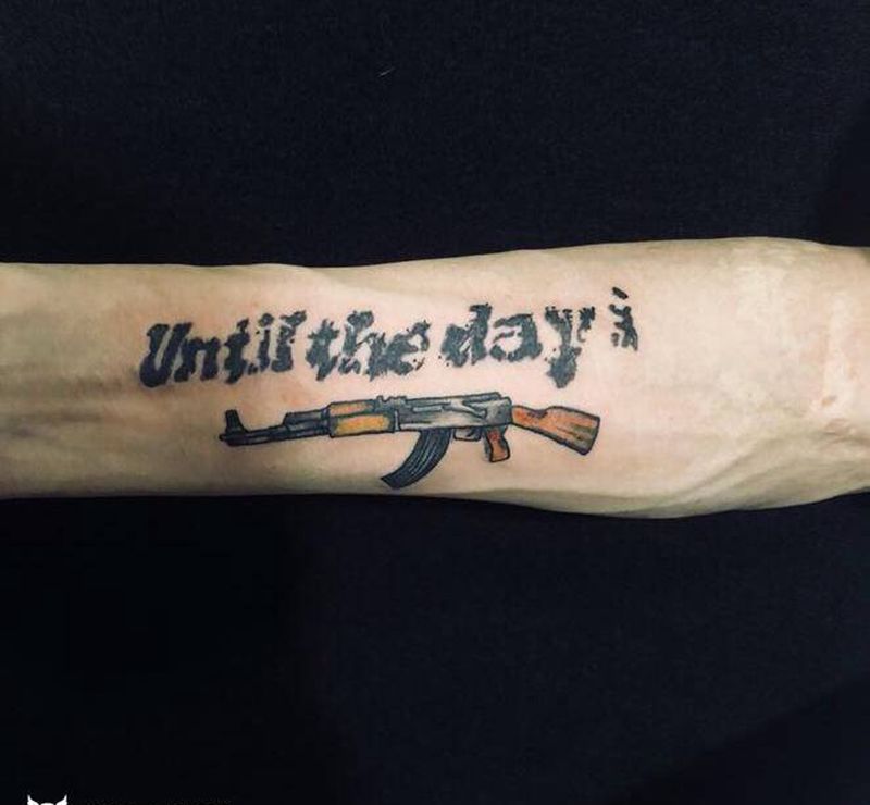 AK纹身图片_手臂New School纹身图案