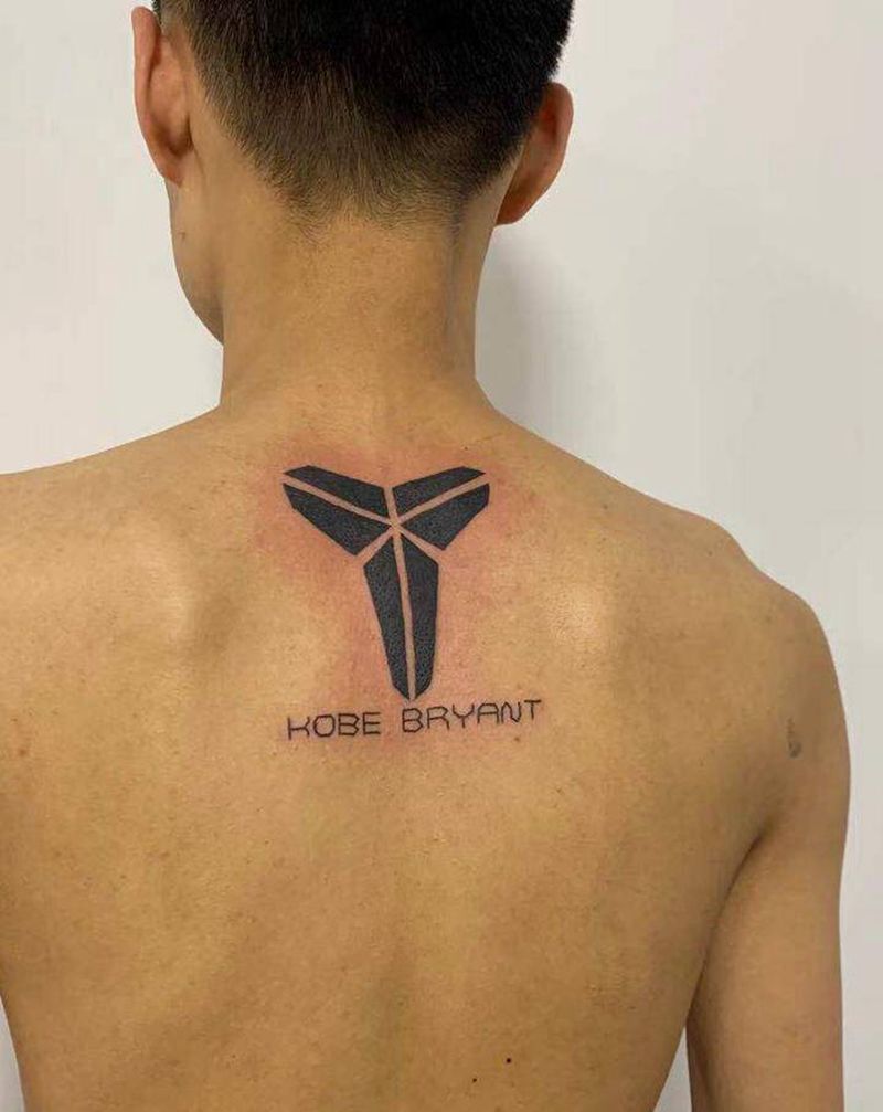 黑曼巴纹身图片_背部图腾纹身图案