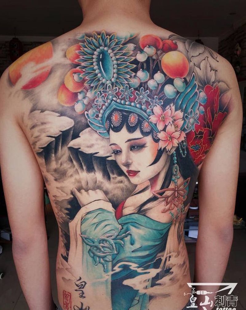 花旦纹身图片_背部新传统纹身图案