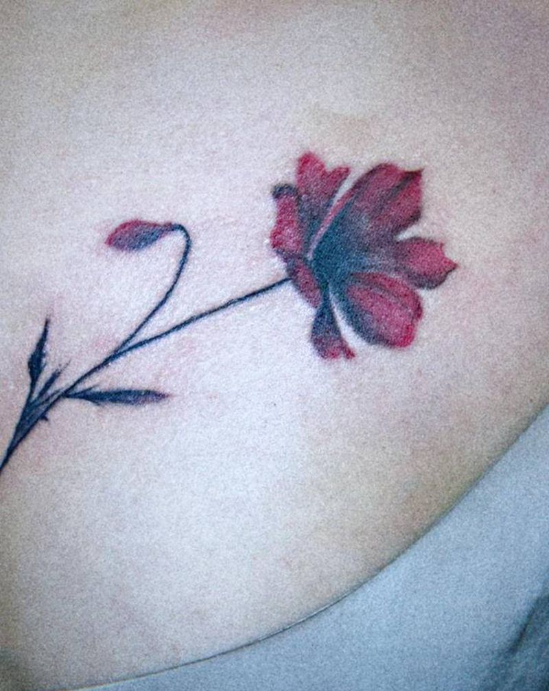 玫瑰纹身图片_胸部纹身图案