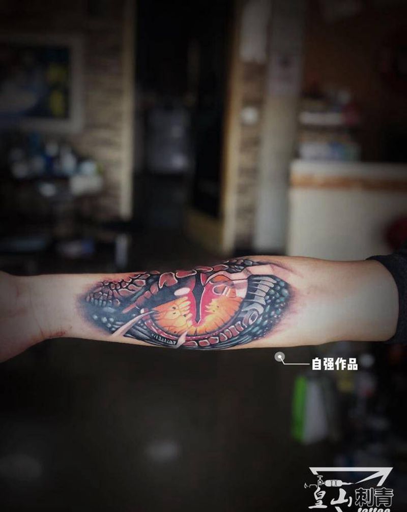 恶魔之眼纹身图片_手臂欧美写实纹身图案