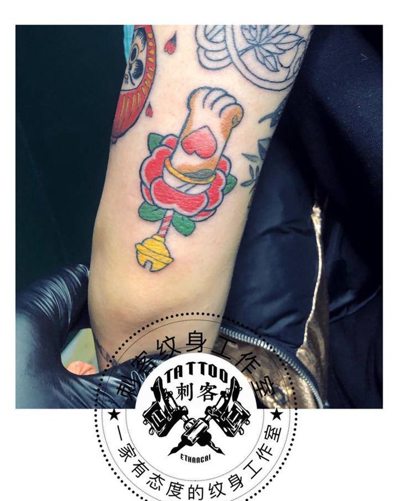 猫爪纹身图片_手臂纹身图案