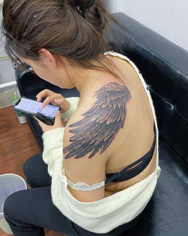 回头l另一侧纹身图片_肩部纹身图案