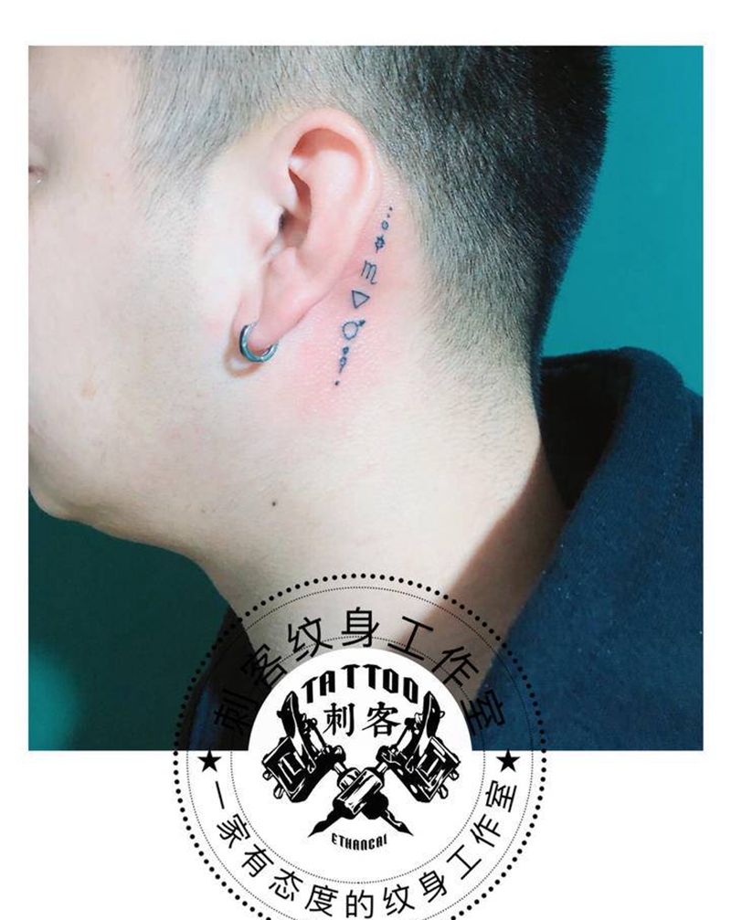 天蝎座♏符号纹身图片_颈部纹身图案