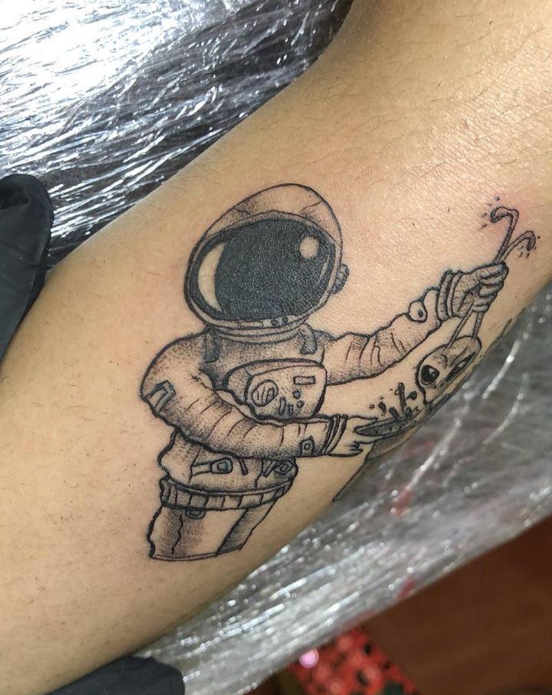太空人纹身图片_手臂纹身图案