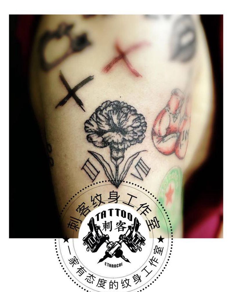 康乃馨纹身图片_手臂纹身图案
