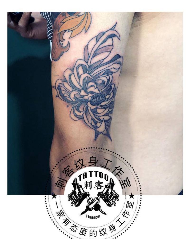 线条未完成纹身图片_手臂纹身图案