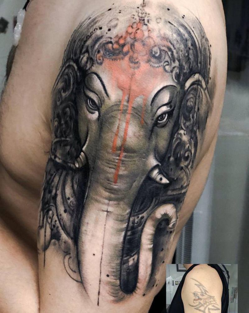 象财神纹身图片_肩部水墨新传统纹身图案