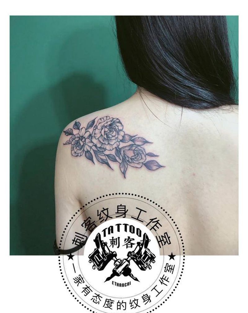 素花纹身图片_肩部纹身图案