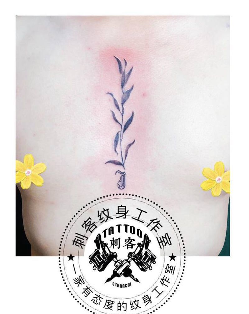 小清新树枝纹身图片_胸部纹身图案