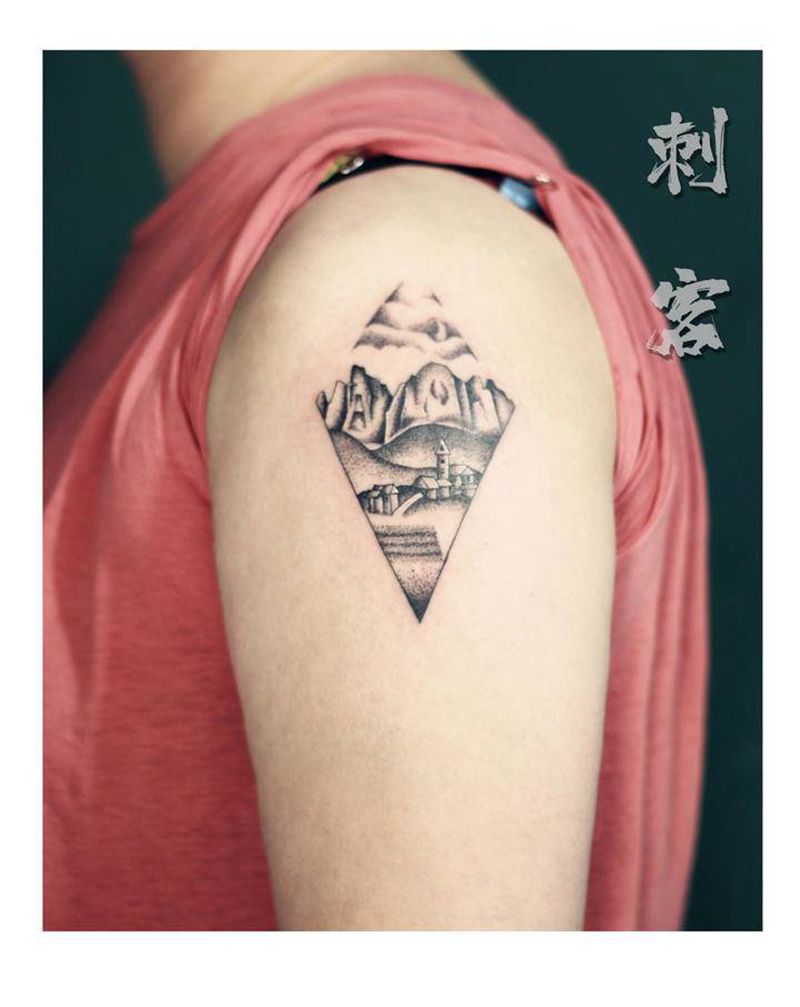 阿尔卑斯山点刺纹身图片_手臂纹身图案