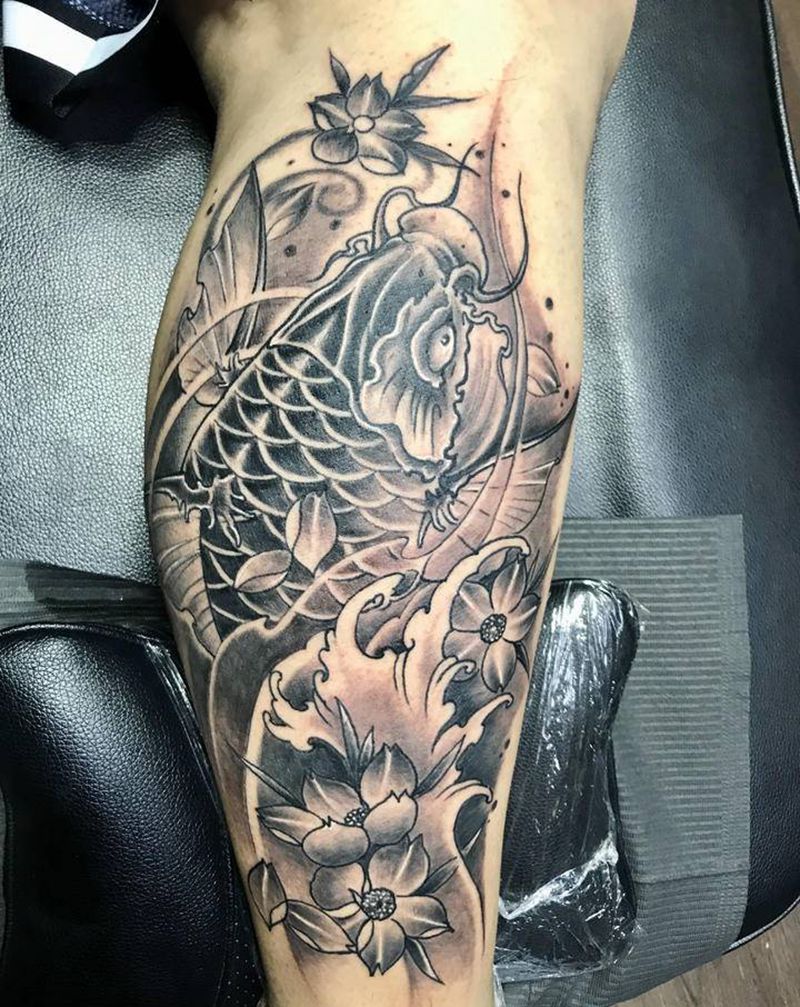 小腿招财鱼纹身图片_腿部新传统纹身图案