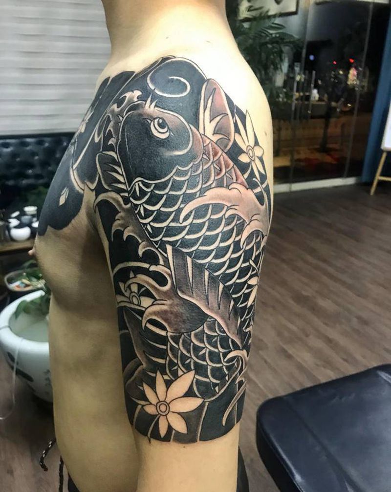 老传统半甲纹身图片_胸部手臂纹身图案