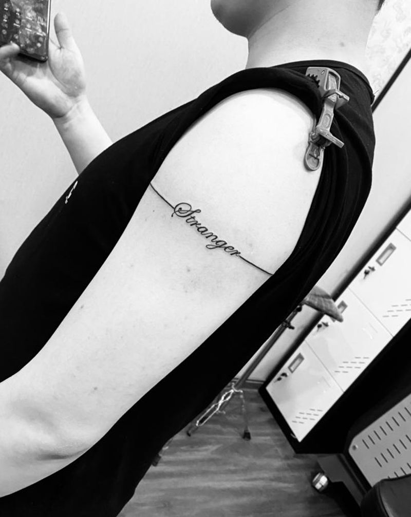 陌生人纹身图片_肩部新传统纹身图案