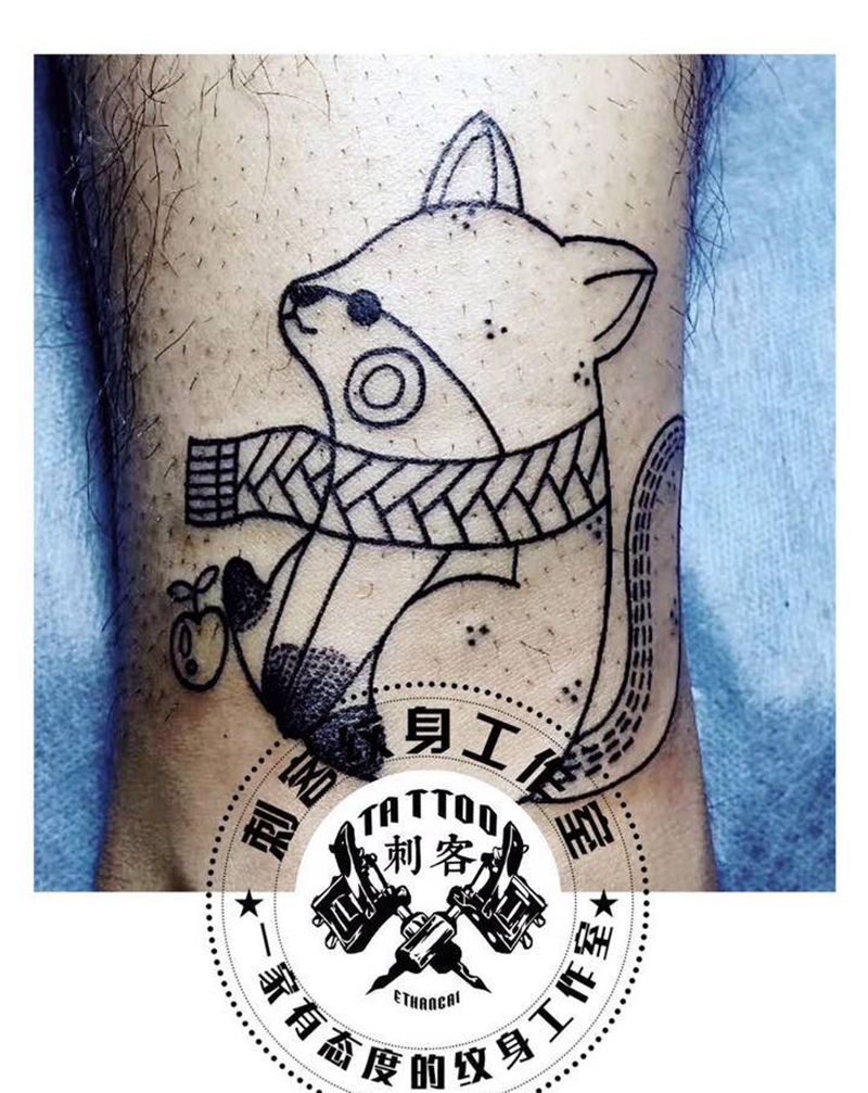 线条动漫纹身图片_腿部纹身图案