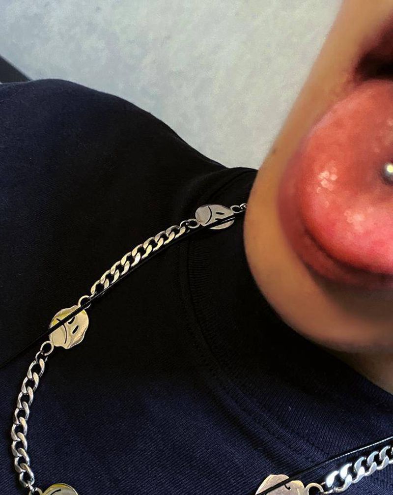 钉纹身图片_腹部纹身图案