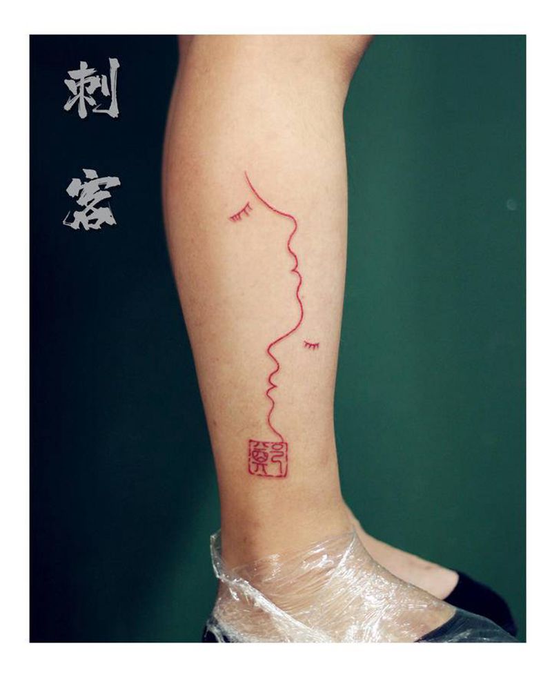 极简线条女女纹身图片_腿部纹身图案
