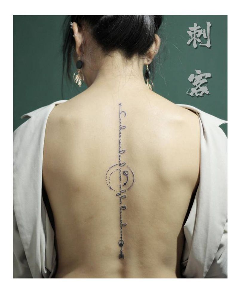 无心风月，独钟自己纹身图片_背部纹身图案