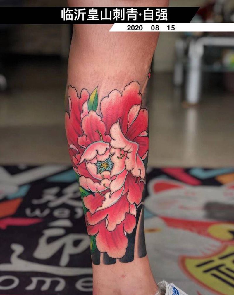 牡丹纹身图片_腿部新传统纹身图案