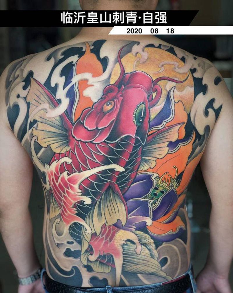 中华锦鲤纹身图片_背部新传统纹身图案
