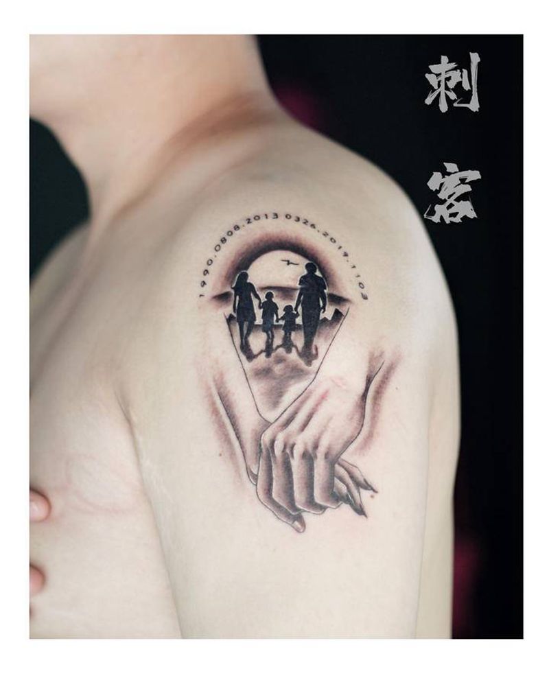 一家四口纹身图片_手臂纹身图案