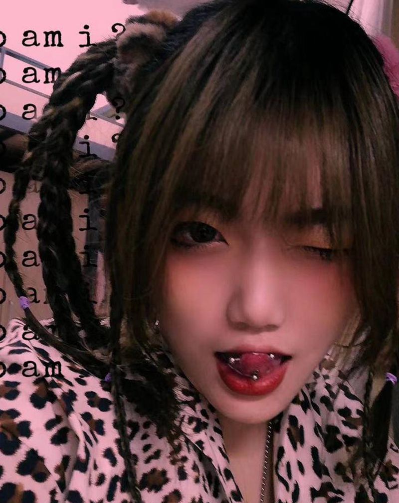 买家秀横穿舌钉纹身图片_舌头纹身图案