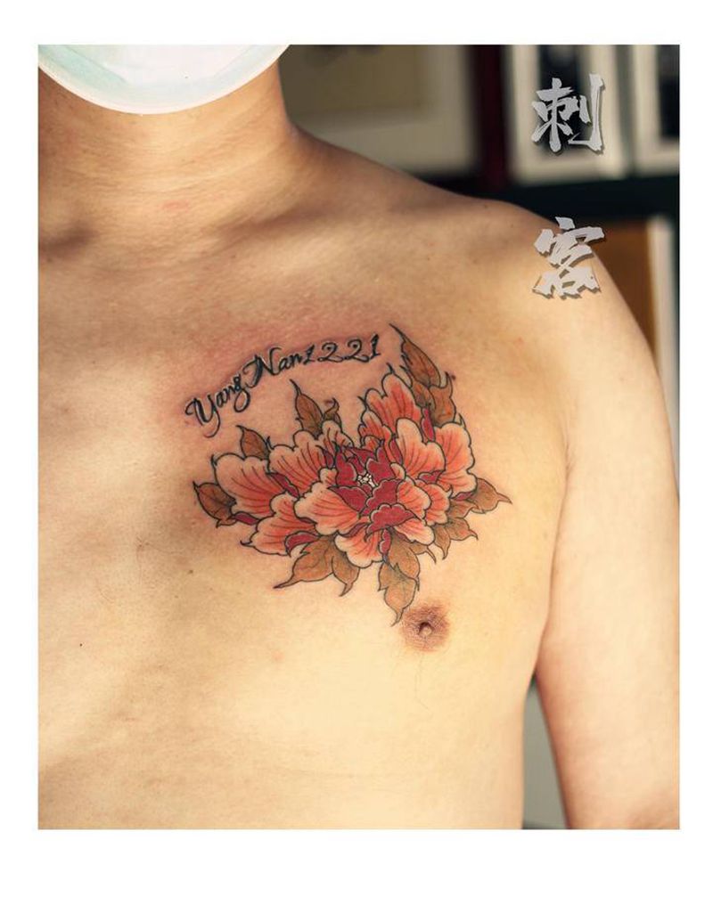 牡丹花纹身图片_胸部纹身图案