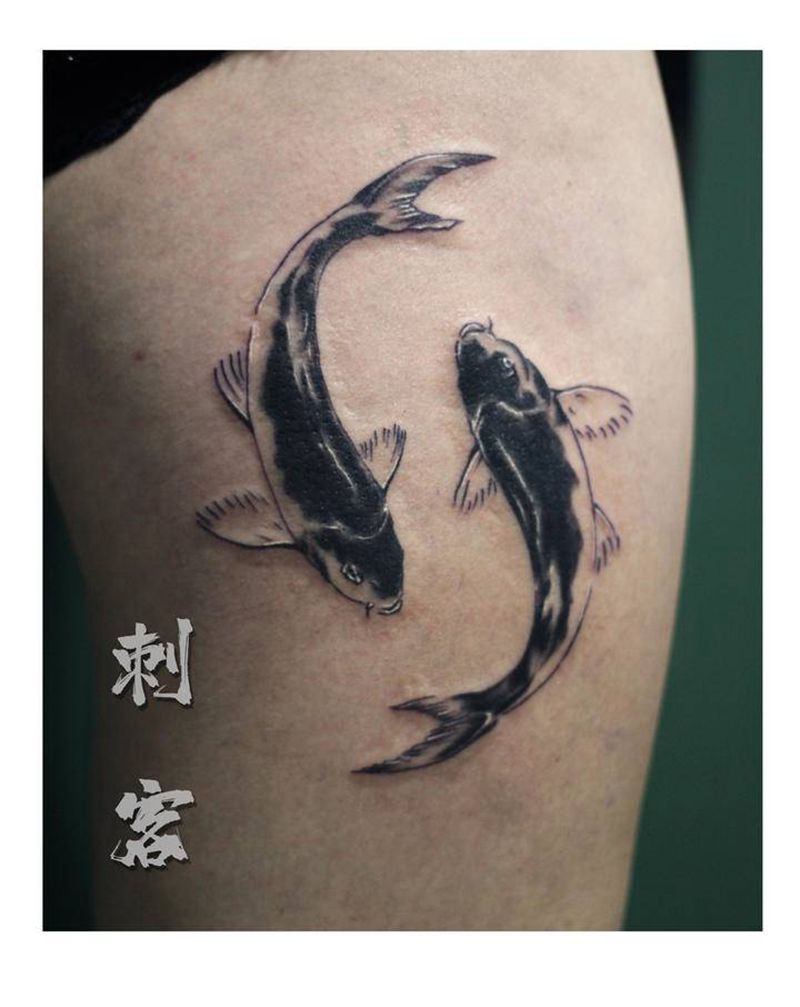 锦鲤八卦图纹身图片_水墨纹身图案