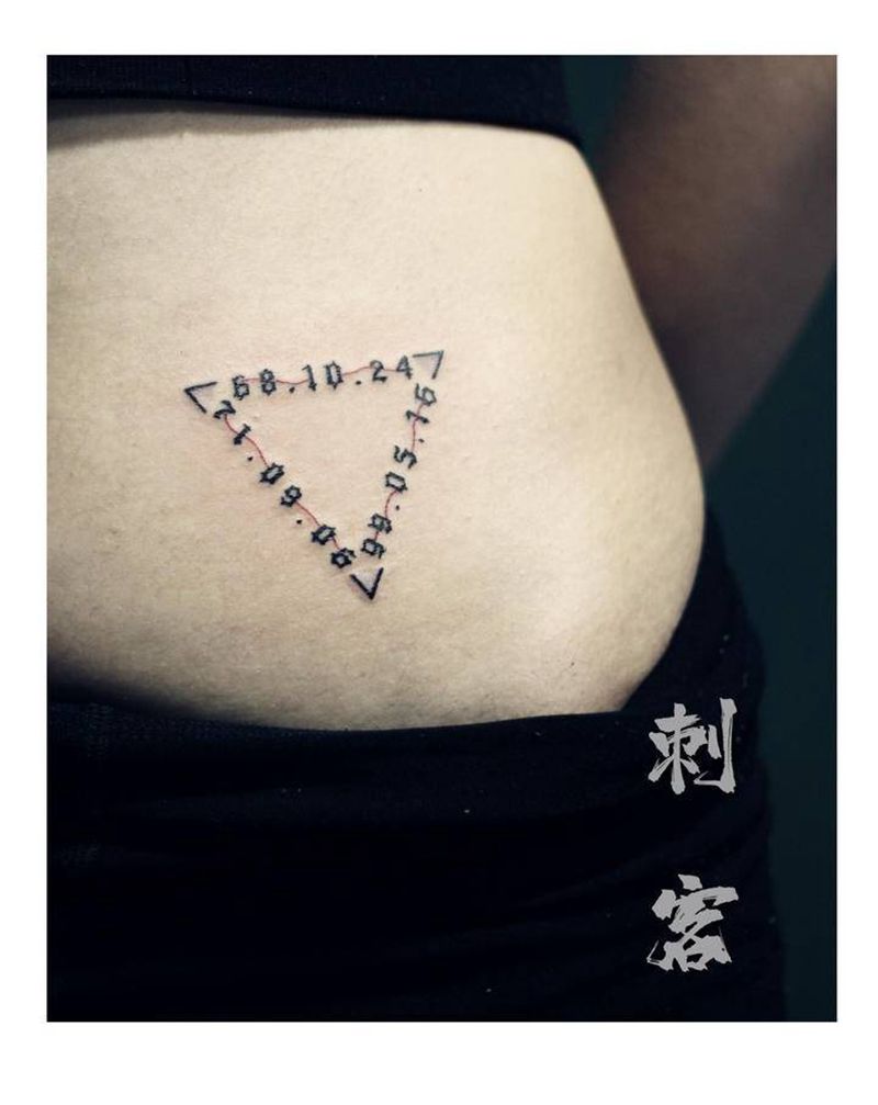 一家三口生日纹身图片_腰部纹身图案