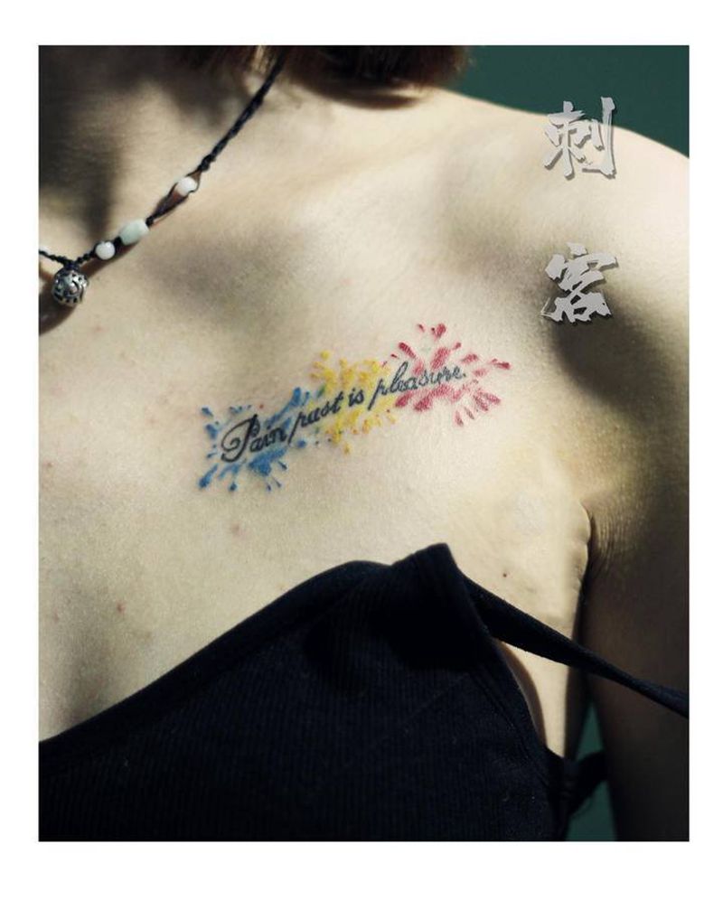 水墨字母纹身图片_肩部纹身图案