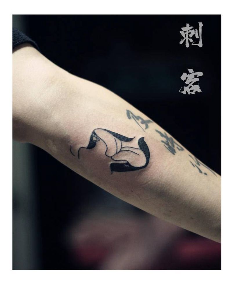 扭蛋纹身【舌吻】纹身图片_手臂纹身图案