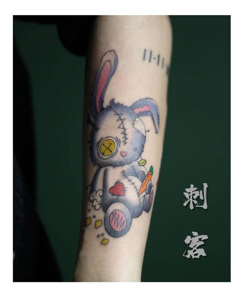 兔子纹身图片_手臂纹身图案