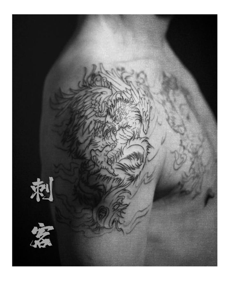 凤凰+一念之间纹身图片_胸部纹身图案