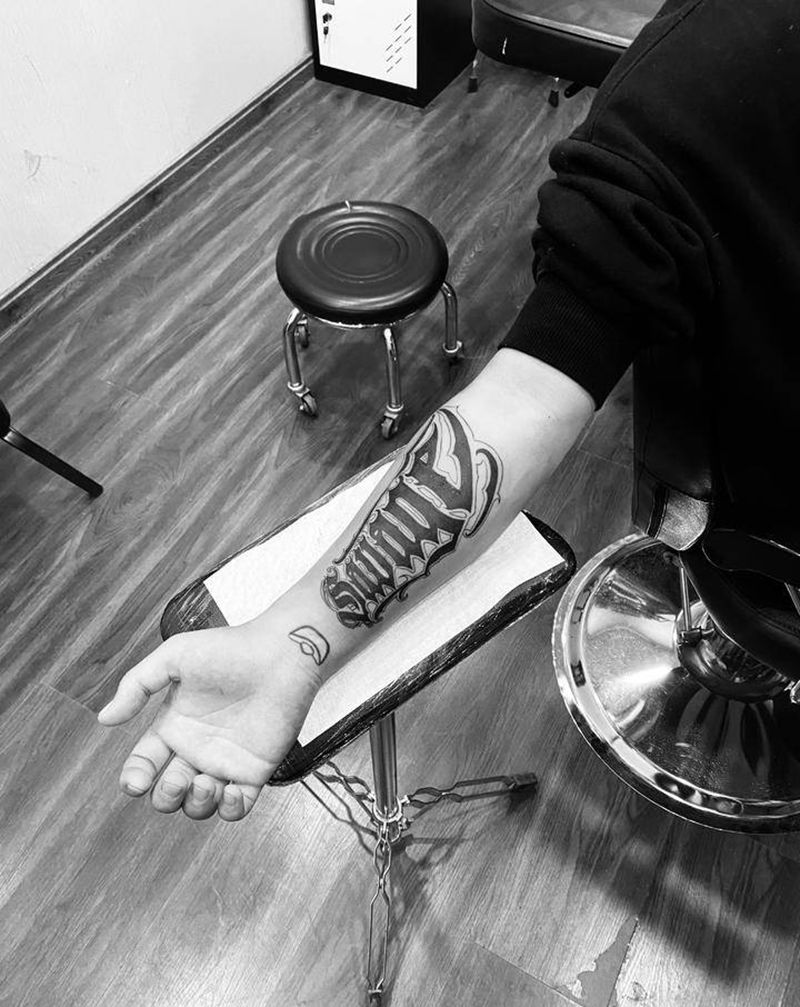 花体纹身图片_手臂纹身图案